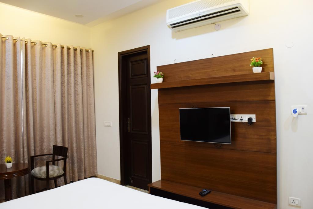 When In Gurgaon - Service Apartments, Near Medanta Medicity Delhi  Exterior photo