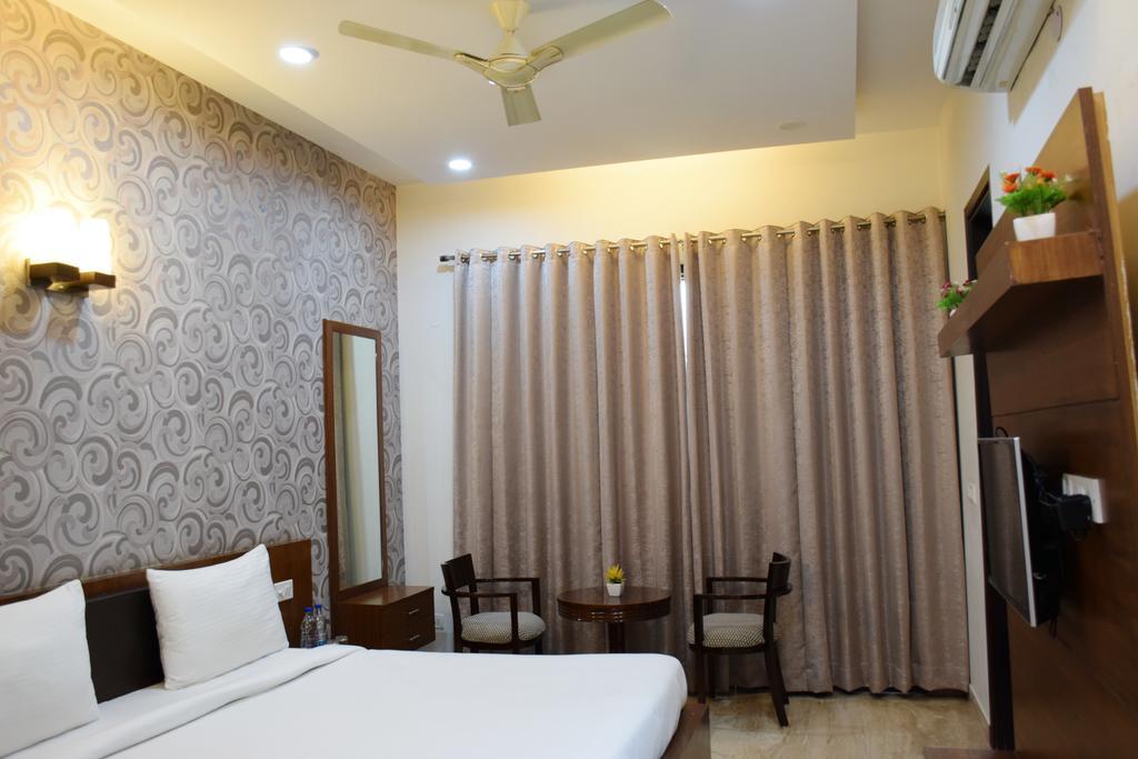 When In Gurgaon - Service Apartments, Near Medanta Medicity Delhi  Exterior photo